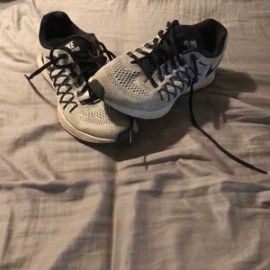 Women’s Nike tennis shoes